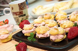 Profiteroles mit Erdbeercreme